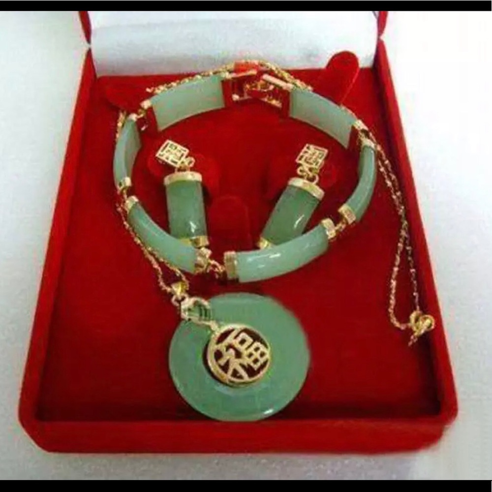 NATURAL GREEN JADE JADEITE CIRCLE DONUT PENDANT